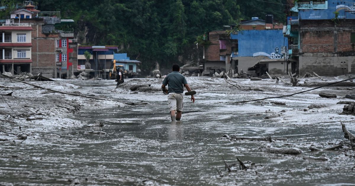 O que se sabe até agora sobre o resgate de vítimas das enchentes no Nepal