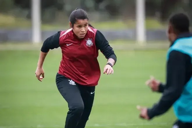 Elenco feminino do Coritnthians se reúne e cobra presidente Osmar Stabile