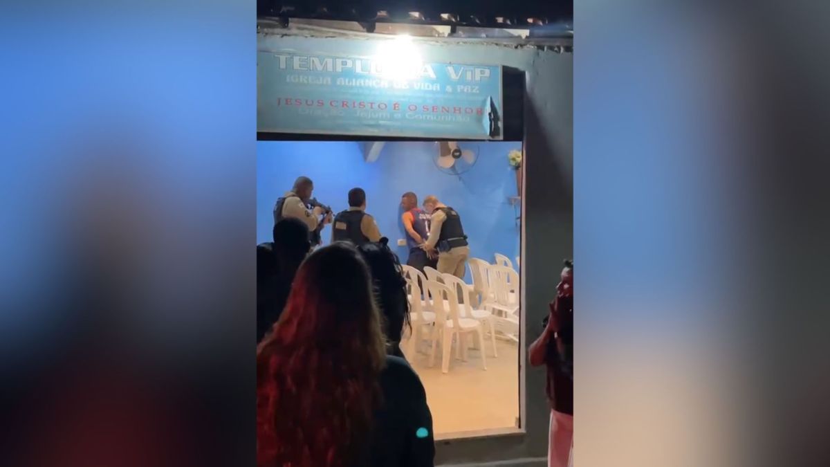 Mulher é resgatada de cárcere privado após bilhete enviado através do filho para a professora