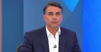 "Depredação de patrimônio por wi-fi", diz Flávio sobre condenação do pai