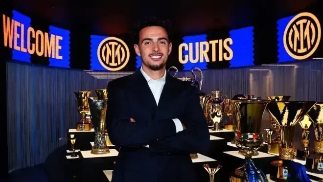Após 16 anos no Liverpool, Curtis Jones é contratado pela Inter de Milão