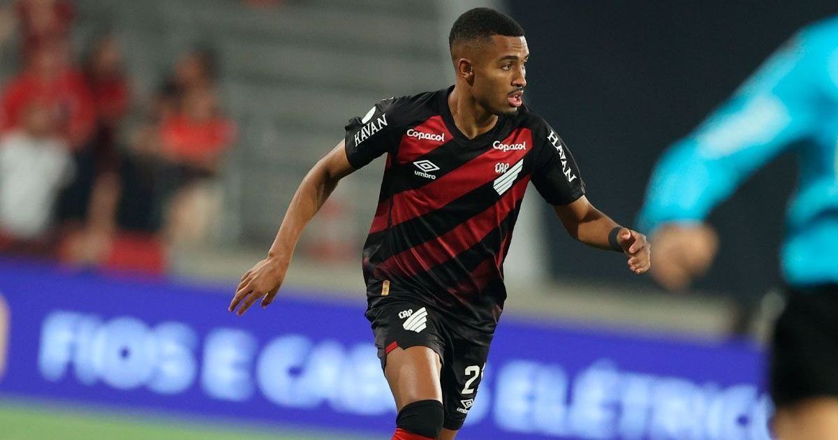 Athletico-PR vence Vitória em casa e abre boa vantagem na Copa do Brasil