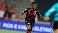 Athletico-PR vence Vitória em casa e abre boa vantagem na Copa do Brasil