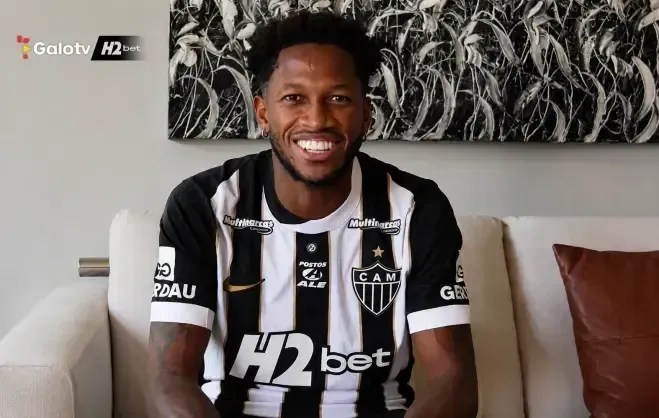 Fred desembarca em Belo Horizonte com festa da torcida do Atlético-MG