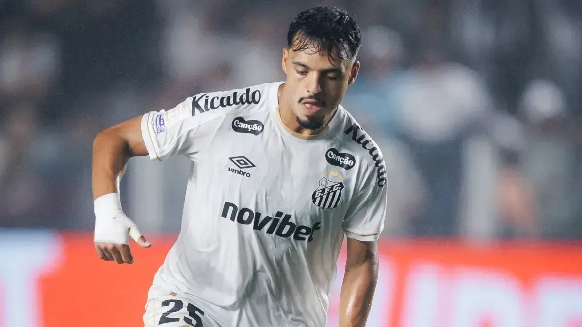 Com lesões seguidas no Santos, Gabriel Menino lamenta pior fase na carreira