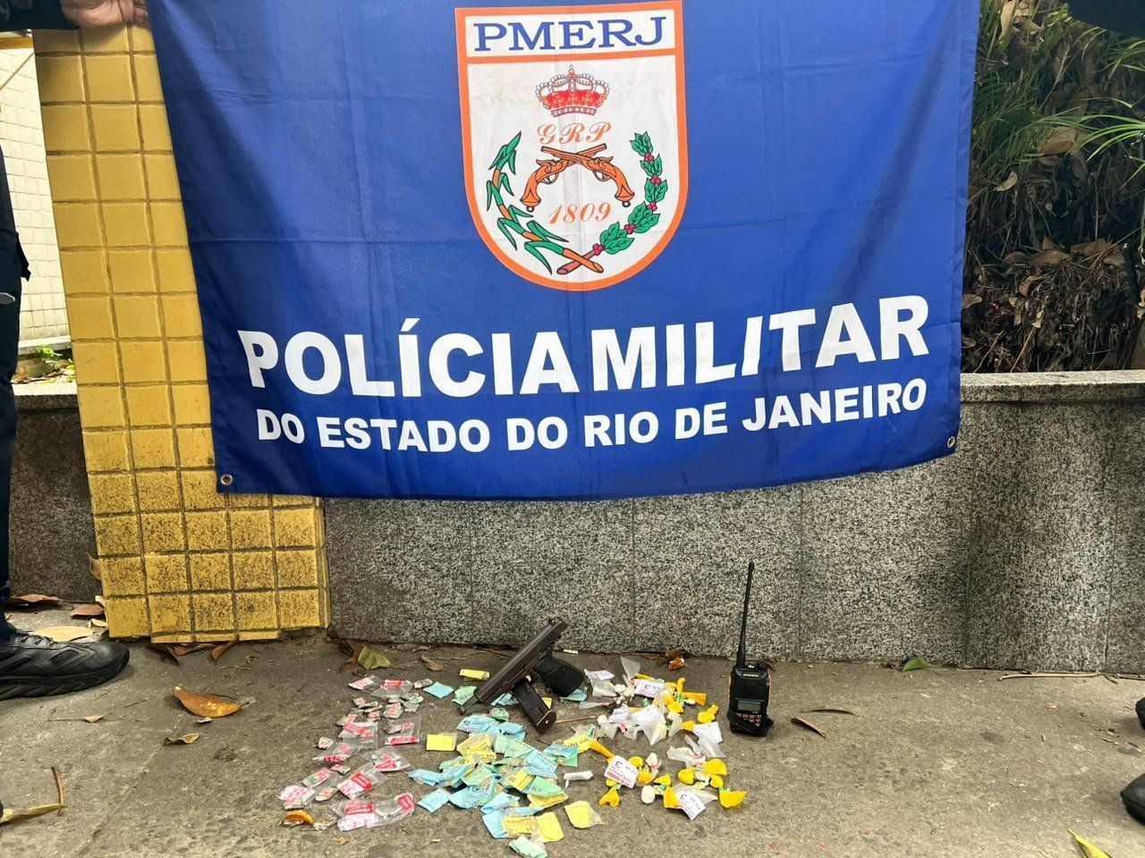 Ação na Gardênia Azul, em Jacarepaguá. • PMERJ