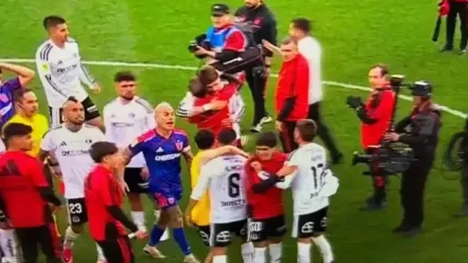 Imagem de destaque do post: Em lados opostos, ex-jogadores do Atlético-MG discutem em jogo no Chile