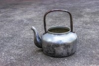 Se você tem uma chaleira velha ou sem uso, você tem um tesouro em casa que só precisa desses truques