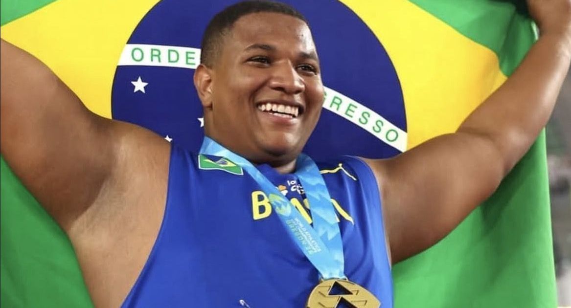 Brasileiro bate recorde pessoal e conquista ouro no Sub-20 de atletismo