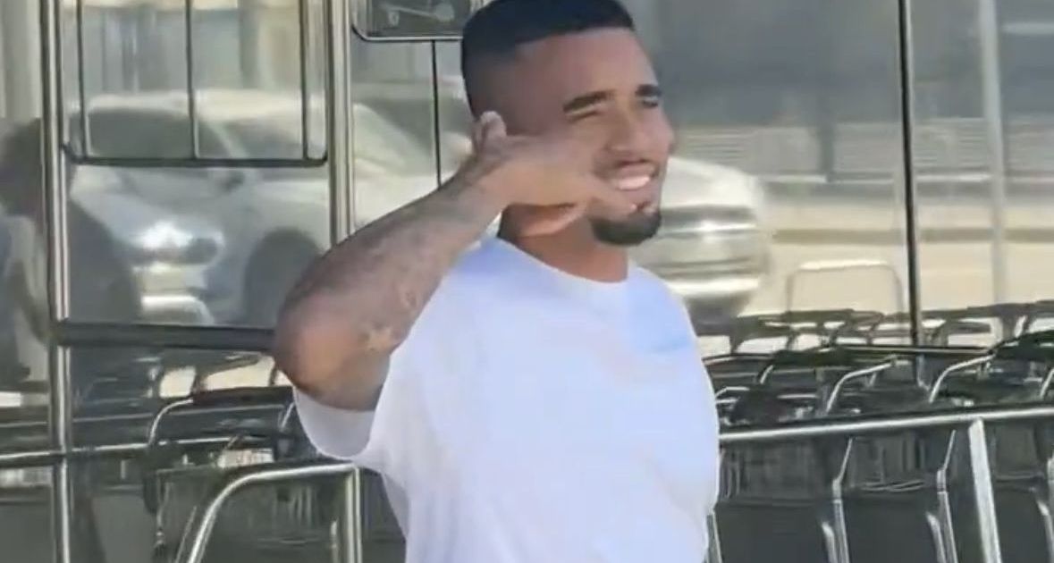 De saída do Arsenal, Gabriel Jesus chega a Barcelona para assinar contrato