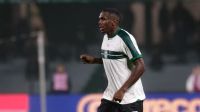 Zagueiro do Coritiba joga contra São Paulo após queda?