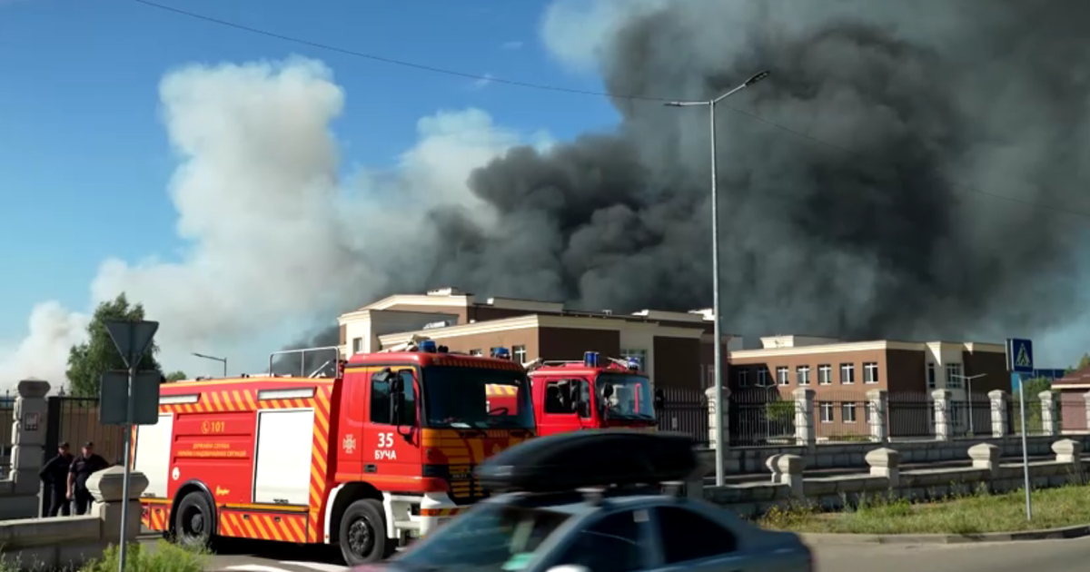 Explosões e fumaça na cidade de Kiev após ataque