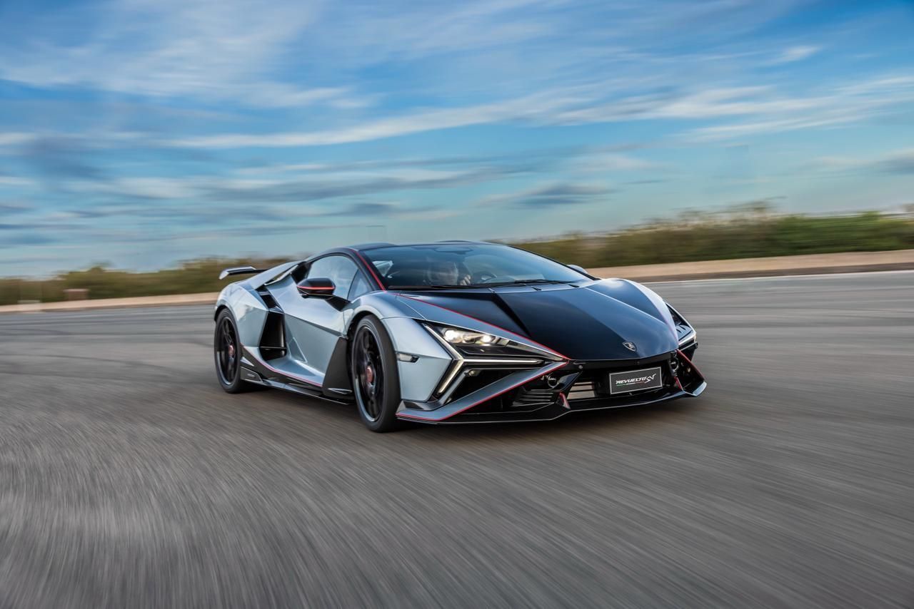 Lamborghini Revuelto SV: V12 híbrido rende 1.065 cv em edição limitada