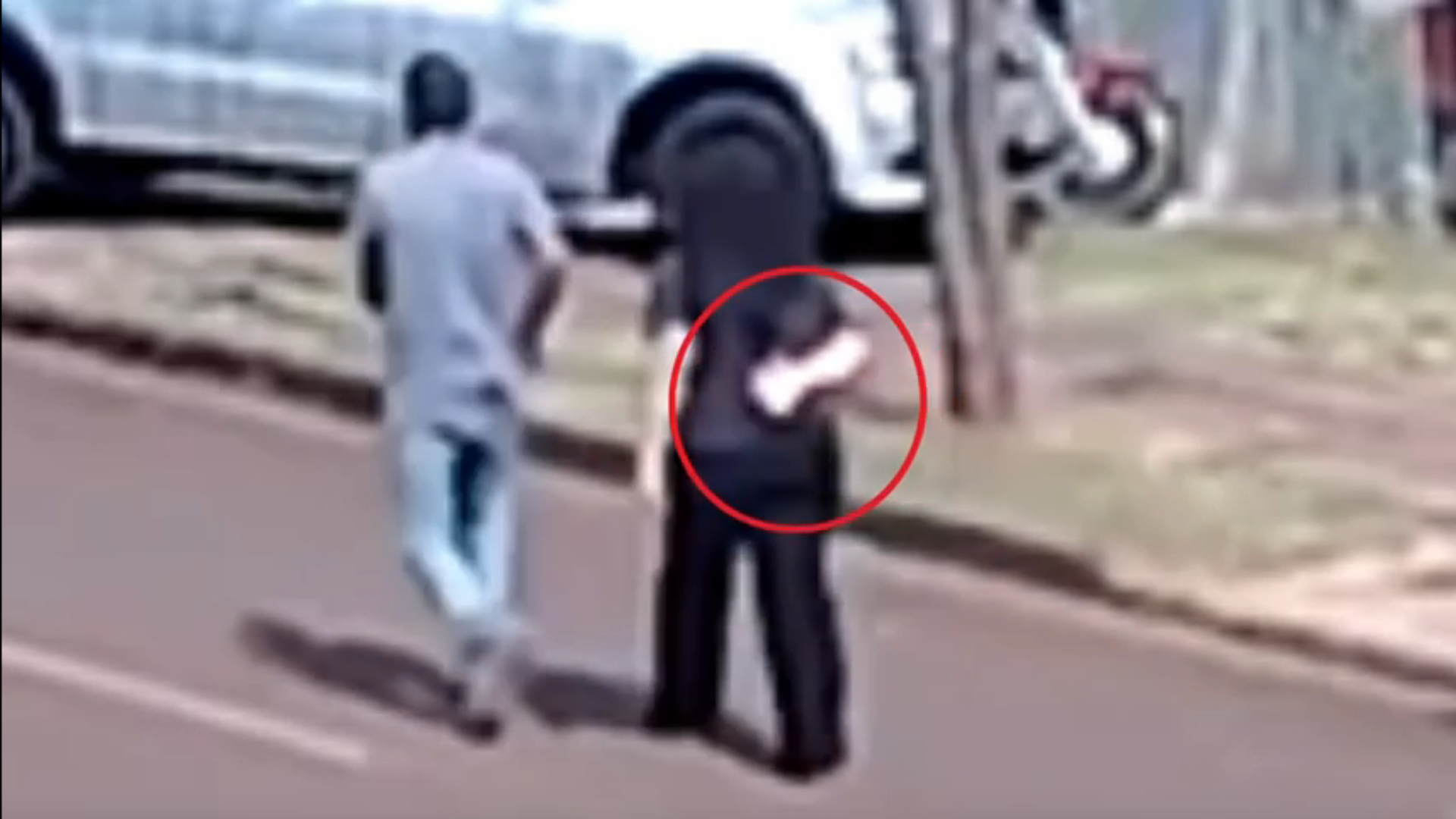 MULHER PEDE AJUDA (2)
