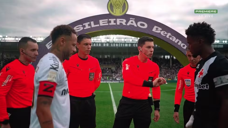 Jair preocupa Vasco após sair com dores em jogo contra o Santos