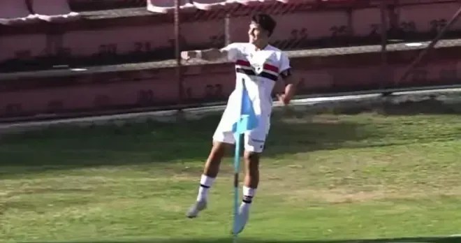 Imagem de destaque do post: Nicolas, do São Paulo, volta a jogar e marca gol após acidente fatal; veja