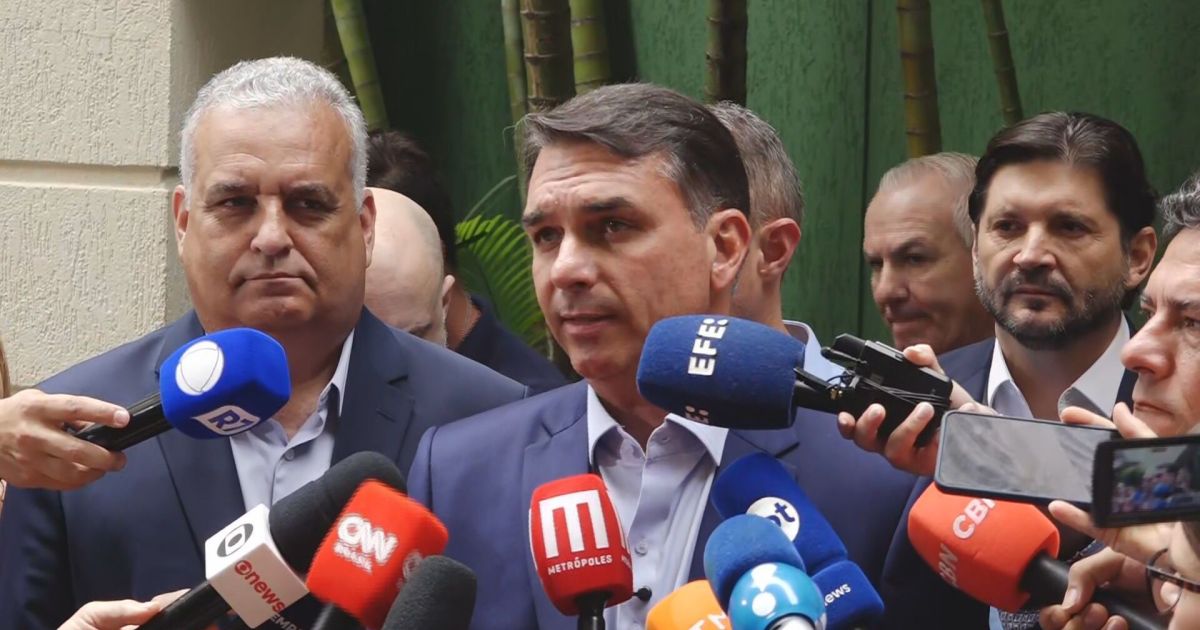Flávio Bolsonaro Proposes Hourly Pay to Replace 6x1 Work