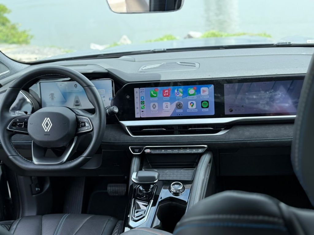 Interior do Renault Koleos HEV