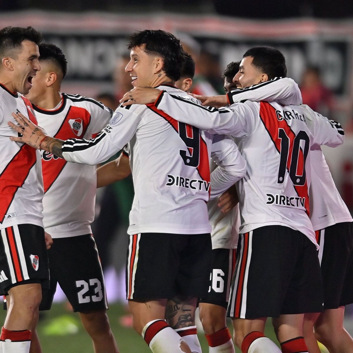 Nação não perdoa! Torcida do Flamengo ironiza Almada após tropeço do River Plate na Sul-Americana