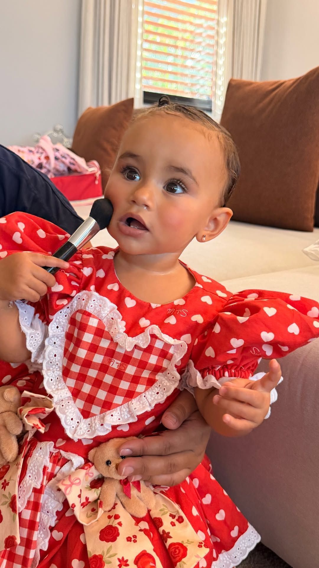 Mel, filha de Bruna Biancardi e Neymar Jr., pronta para arraiá fora de época • Instagram/Bruna Biancardi