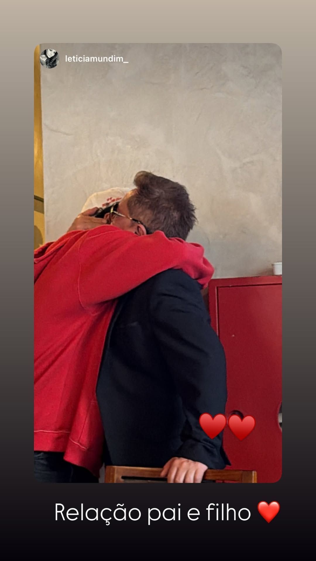 Poliana Rocha publica foto de Leonardo e Zé Felipe se abraçando • Instagram/Poliana Rocha