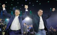 Ao lado de Flávio, Tarcísio é lançado candidato à reeleição em São Paulo