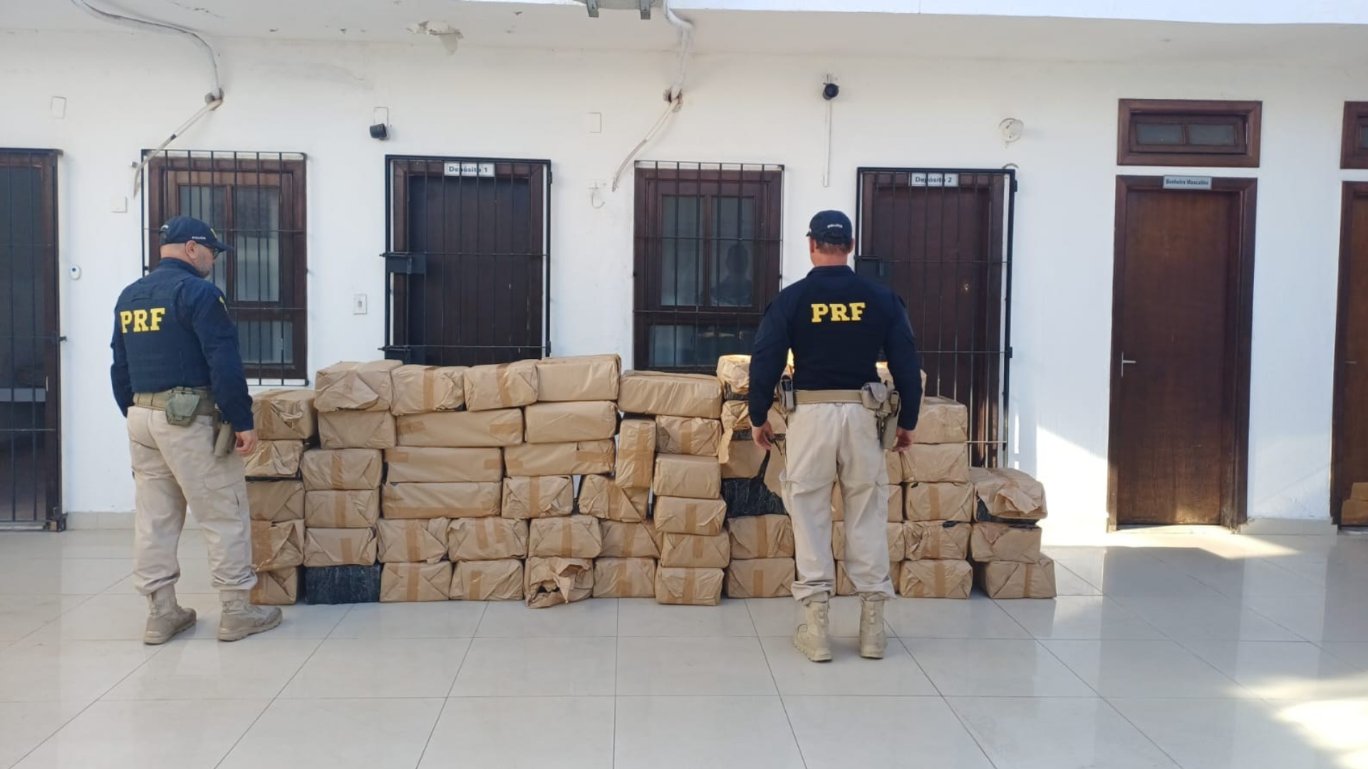 PRF APREENDE DROGA
