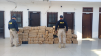 PRF apreende arsenal de armas em ônibus interestadual na BR-060