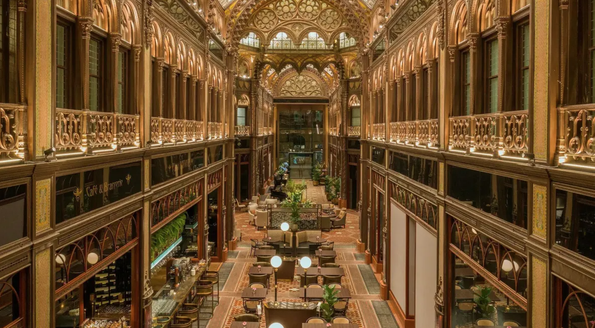 Párisi Udvar Hotel traduz essência de Budapeste com tradição e modernidade
