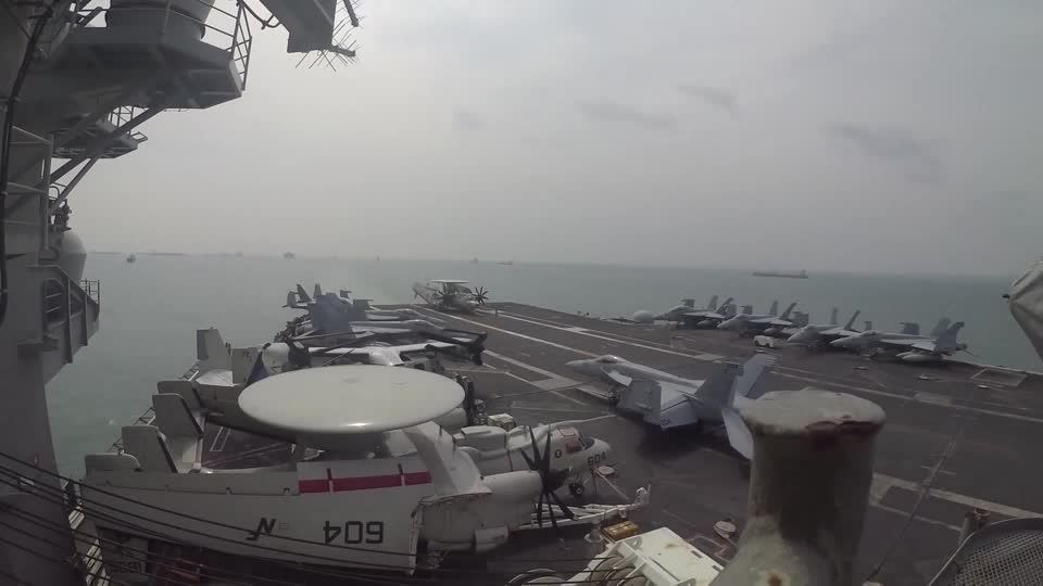Porta-aviões USS Abraham Lincoln começou a voltar para casa, diz uma fonte