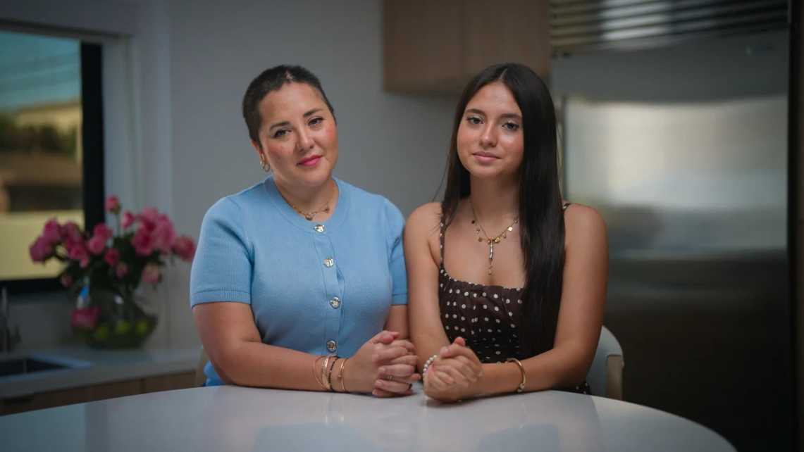 Pamela Guillen e sua filha, Camille Marquez, ainda não conseguem acreditar no que aconteceu após andarem juntas na X2 no início de julho. • Rory Ward/CNN