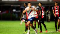 Brasileirão: Bahia vence Vitória no Barradão e segue na cola do G5
