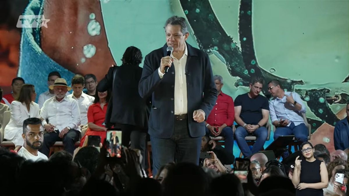 Lula diz que vai “ser multado” por pedidos de voto em convenção na BA