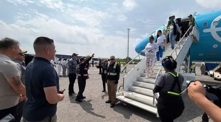 Venezuela retoma voos de repatriação dos EUA após terremotos
