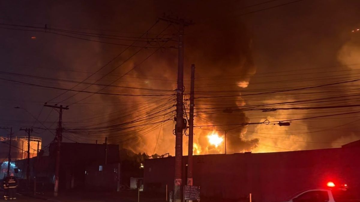 Bombeiros Comparam Incendio Em Industria Com O Maior Ja Ocorrido No Brasil