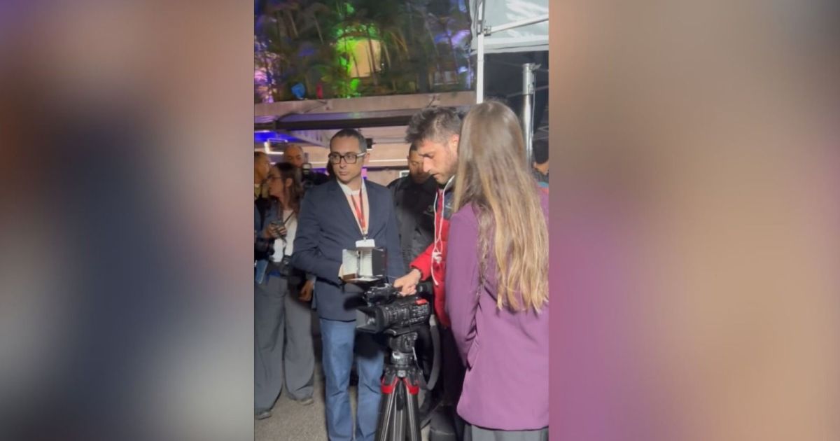 Cinegrafista da GloboNews é retirado de debate após cabeçada em repórter