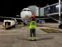Qual é a função de cada pessoa dentro de um aeroporto para evitar desastres