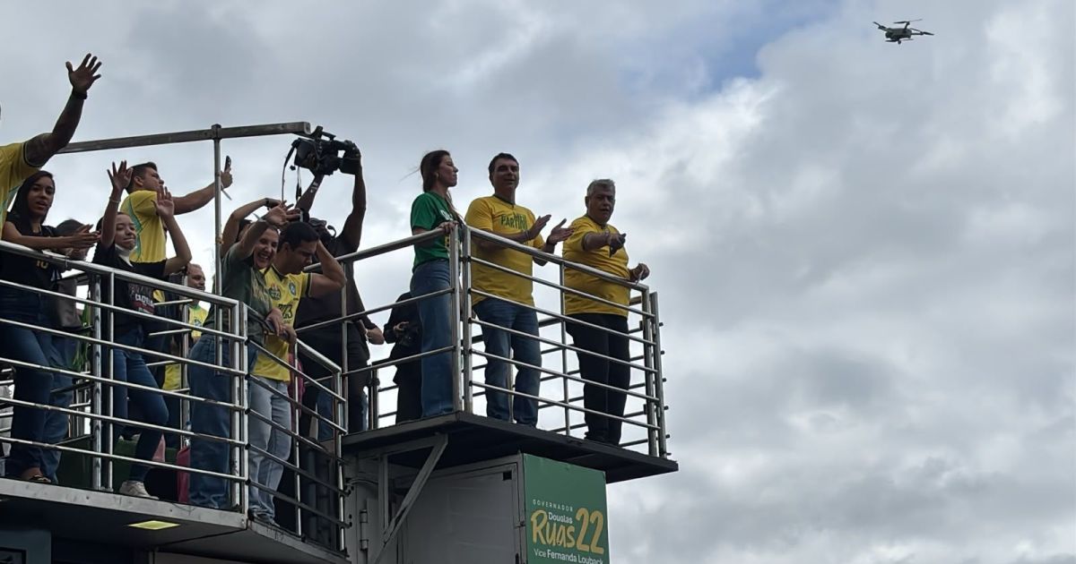 Flávio abre campanha com ataques a Lula, falas sobre corrupção e INSS