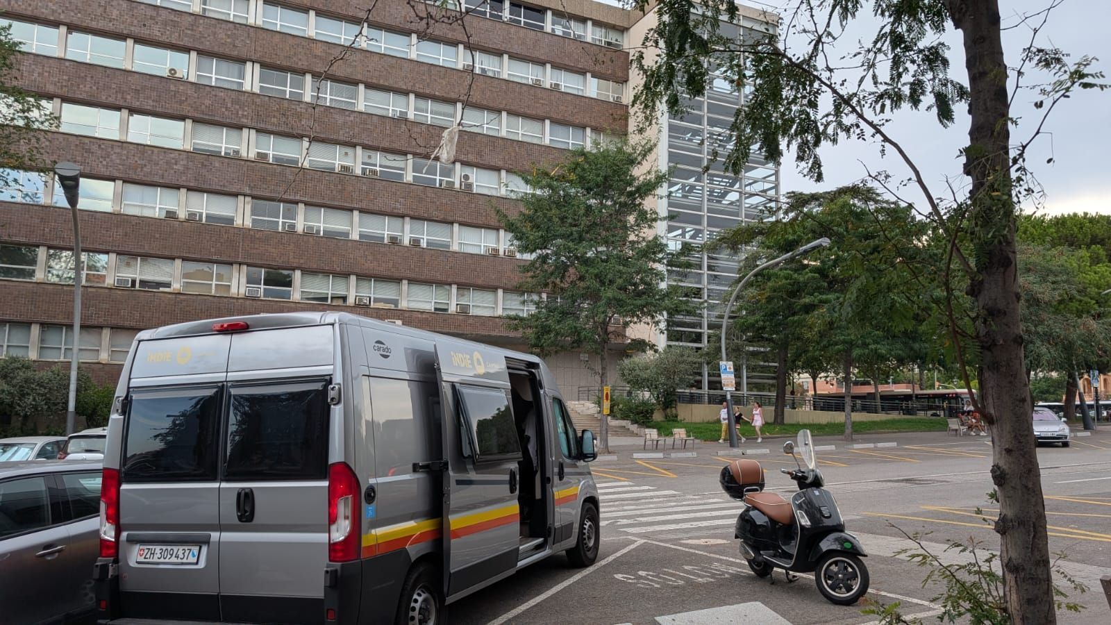 Van estava parada em vaga pública • Arquivo Pessoal
