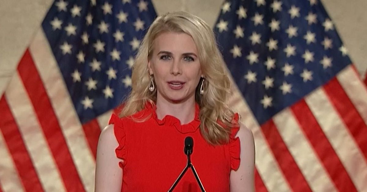 Análise: Viral sobre assessora de Trump reflete era dos cortes na política