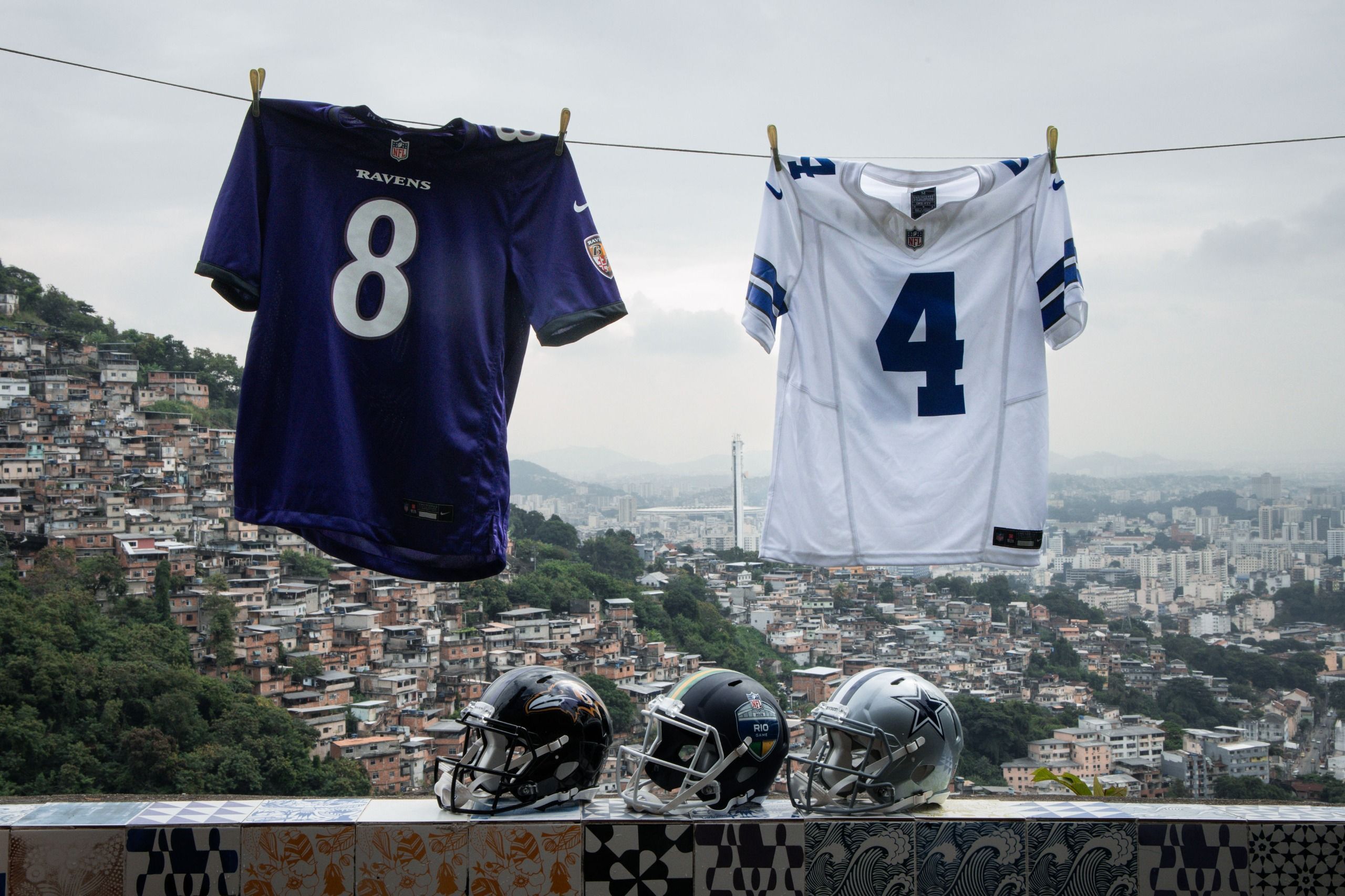 Uniformes dos times Dallas Cowboys e o Baltimore Ravens • Reprodução/Instagram