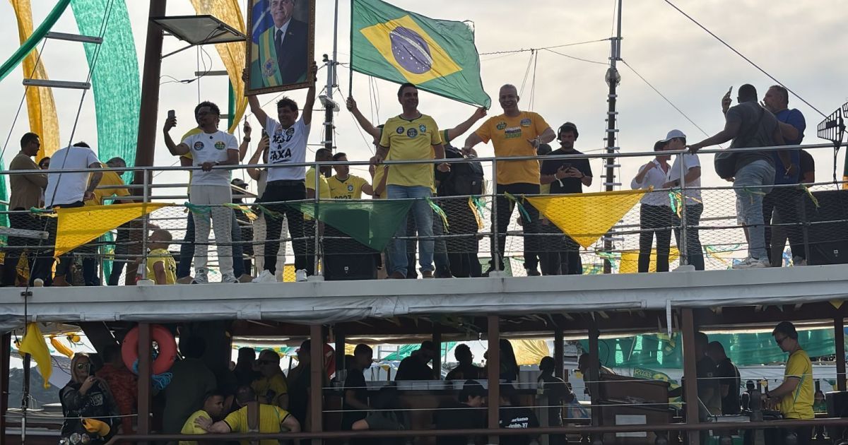 Flávio Bolsonaro Backs Resort Permits in Angra dos Reis