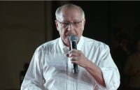 Alckmin: Urna é tão competente que não aceita voto de argentino e americano