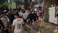 Jogo entre Coritiba e Corinthians termina em briga entre torcidas; veja