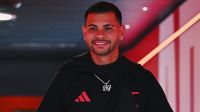Bruno Guimarães sofre lesão e vira desfalque no Arsenal, diz jornal