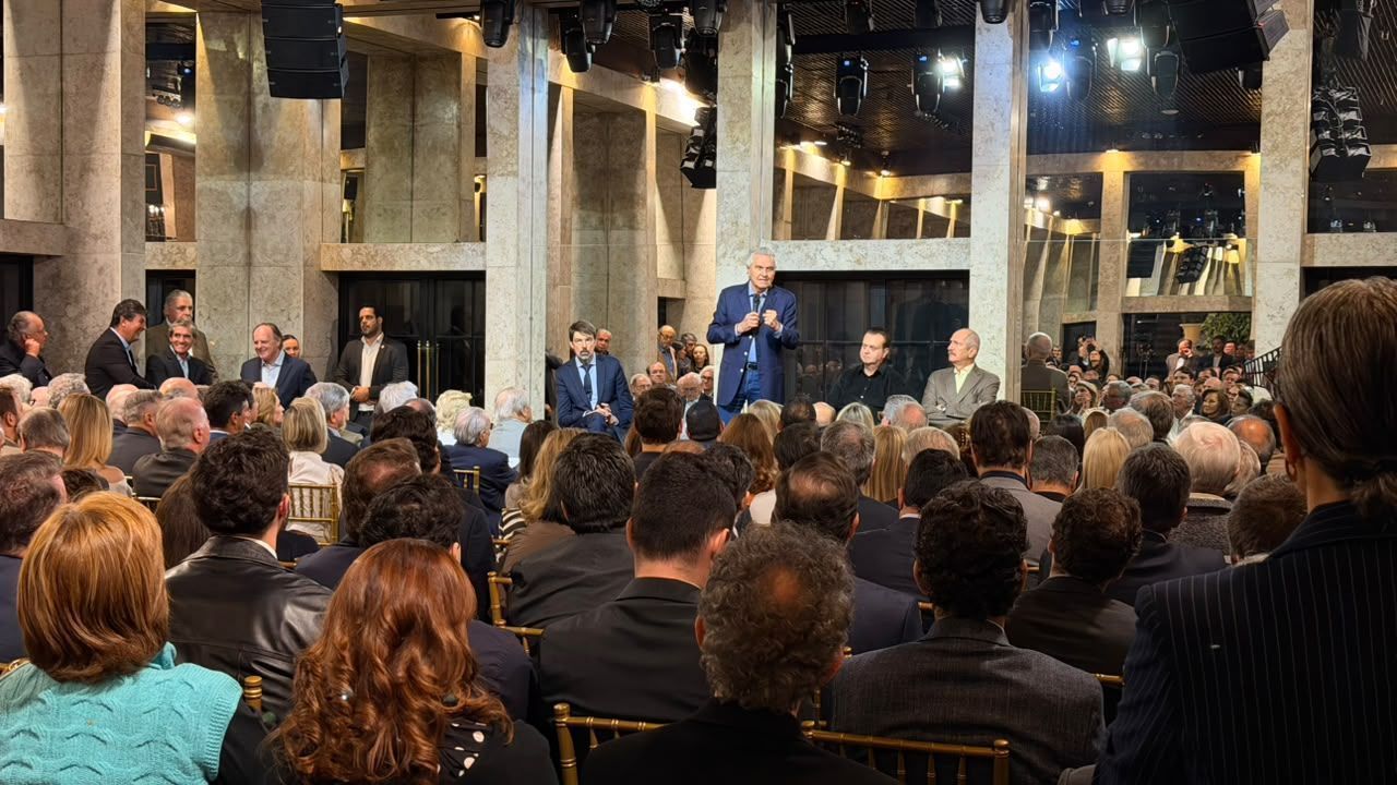 Ronaldo Caiado discursa em evento com empresários em São Paulo, em 14 de agosto de 2026