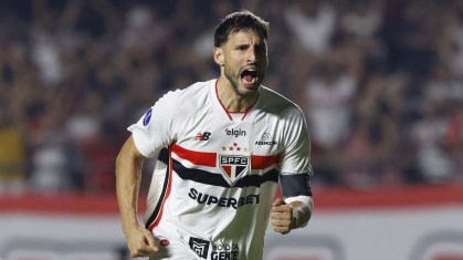 Calleri comemora gol contra o Bolívar