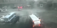 Veja momento em que tufão Dolphin derruba caminhão na China