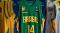 Seleção de basquete homenageia Oscar Schmidt em jogo das eliminatórias
