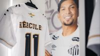 Preso, Robinho é homenageado pelo filho em ação especial do Santos